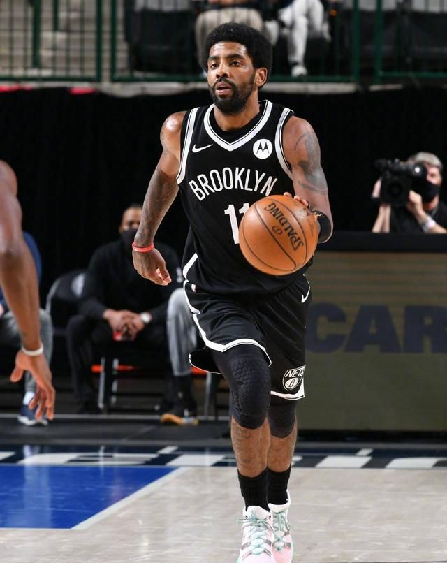 爱游戏官网-从C罗遭遇五连败到赛前上海申花手感冰凉，更衣室氛围转暖